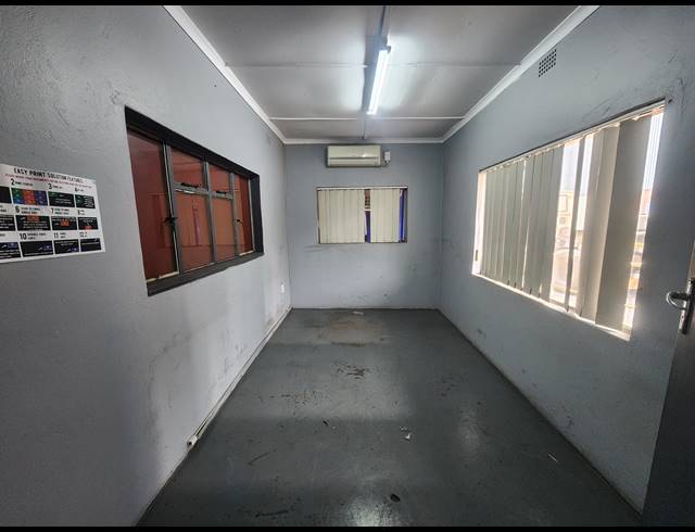 1,250M² FACTORY TO LET IN ROODEKOP